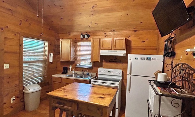 Jasper Cabin | Charming Lakeside Cabin with Pool and Family-Friendly Amenities