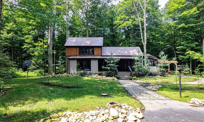 Dola Cabin | Cozy Cabin Retreat in the Woods-Relax & Unwind
