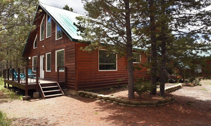 Island Park Cabin | Inviting Cabin Near Yellowstone with Family-Friendly Perks