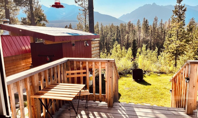 Tete Jaune Cache Cabin | Cozy Cabin surrounded by Nature