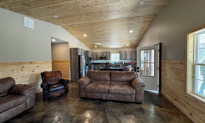 Equality Cabin | Inviting Cabin Near Shawnee Forest, Minutes from Garden of Gods