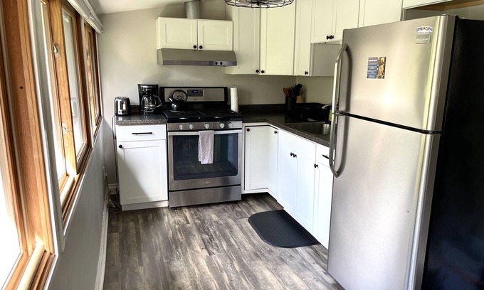 Idyllwild Cabin | Charming Cabin Retreat for Couples with EV Charger & Pet Friendly