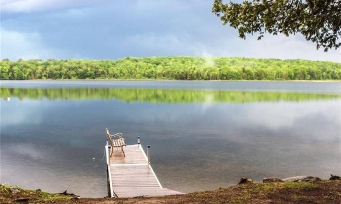 Palmyra Cottage | Inviting Cabin Retreat with Waterfront Access on Whites Pond
