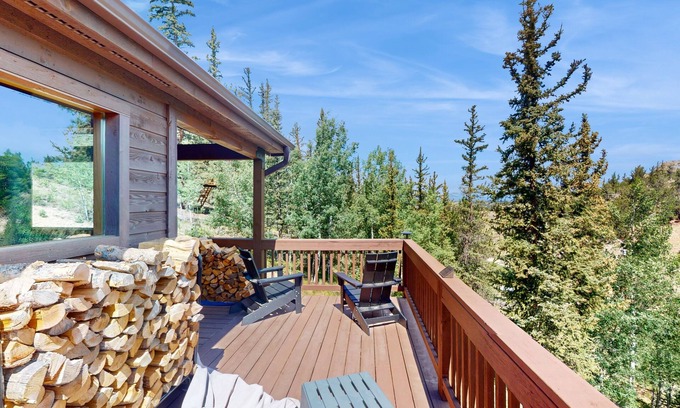 Indian Mountain Cabin | Cozy cabin with full kitchen, large deck, W/D & private hot tub