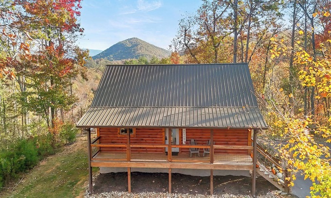 Sevierville Cabin | Cozy Cabin with Scenic Views Near Gatlinburg & Pigeon Forge