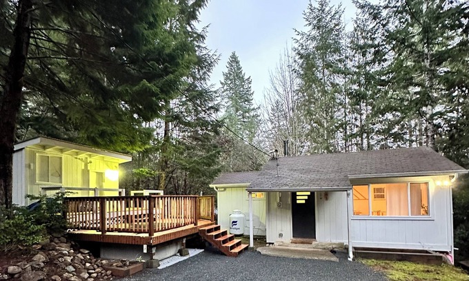 Brinnon Cabin | Cozy cabin with hot tub and fire pit in brilliant Brinnon