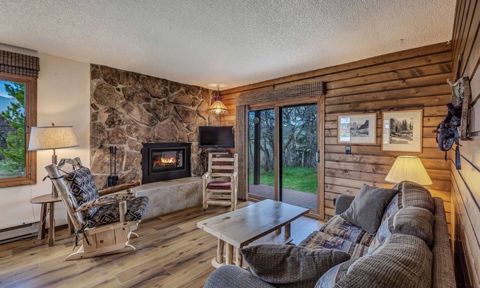 Clark Cabin | Cozy Chipmunk Cabin: Pet-Friendly Retreat on Elk River