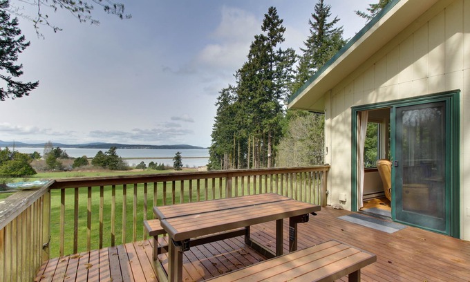Lopez Island Apartment | Cozy cabin with peaceful atmosphere, breathtaking ocean views, minutes to beach