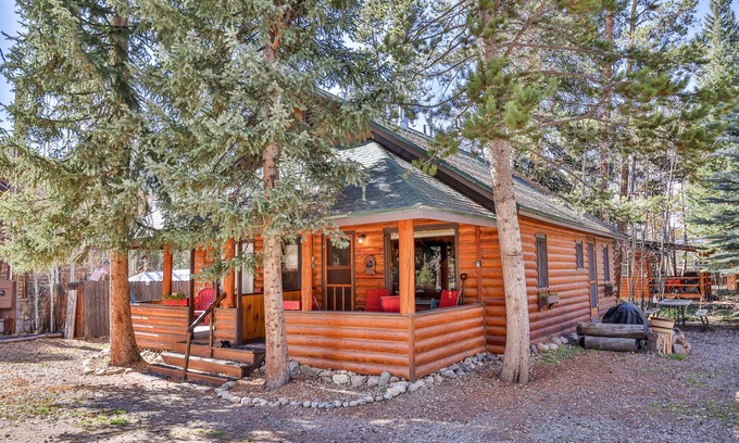 Grand Lake Cabin | Inviting Lemmon Lodge: Private Beach & Unmatched Views