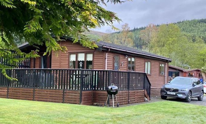 Rowardennan Ski Chalet | Cozy Cabin with Breathtaking Loch Lomond Views & Oceanfront