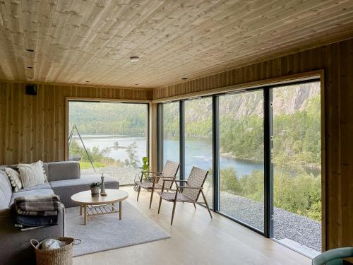 Lund House | Cozy Cabin With View Over Åvedalsvannet