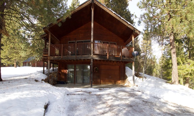 Cascade Cabin | Inviting Cabin with WiFi, Pool, and Foosball Fun
