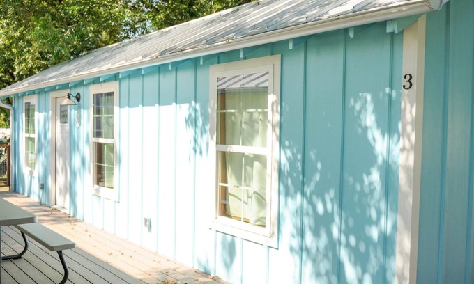 New Braunfels Cabin | Welcoming Cabins by the Comal River - Walk to Wurstfest