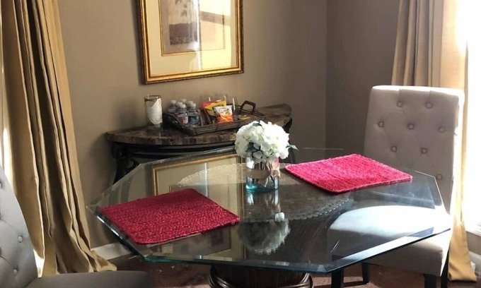 Prairieville House | Charming Cajun Suite with Spa & Kitchen near LSU Tigers