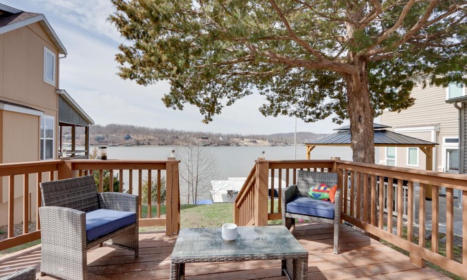 Camdenton Apartment | Inviting Camdenton Cottage with Deck & Boat Dock Access