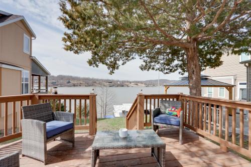 Camdenton Apartment | Welcoming Camdenton Cottage with Deck & Private Beach Access
