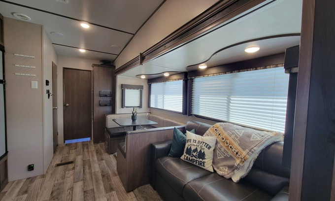 Santa Fe House | Inviting Lakefront Camper Retreat for Families