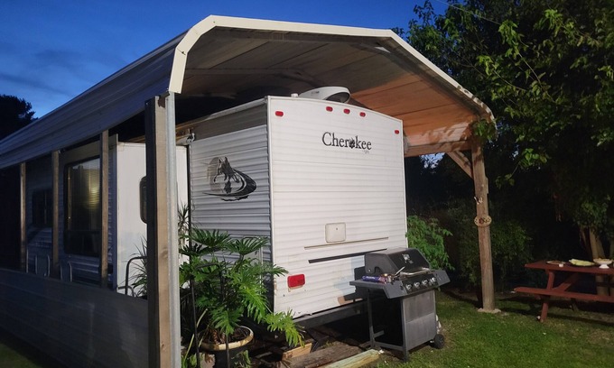 Christiansburg Cabin | Charming Camper Retreat with Lake View in Christiansburg
