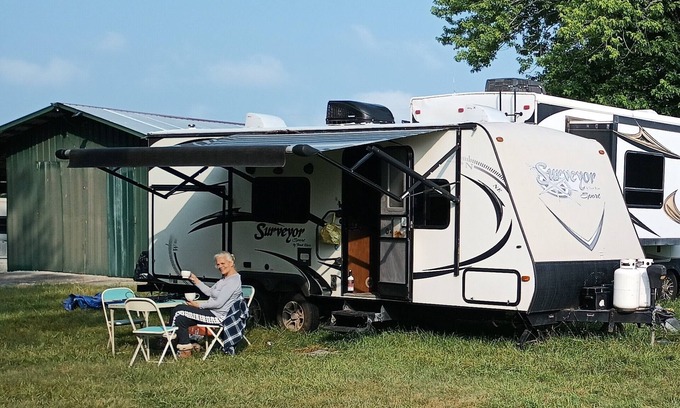 Pikeville House | Charming Mountain Camper with Pool and Spa Amenities