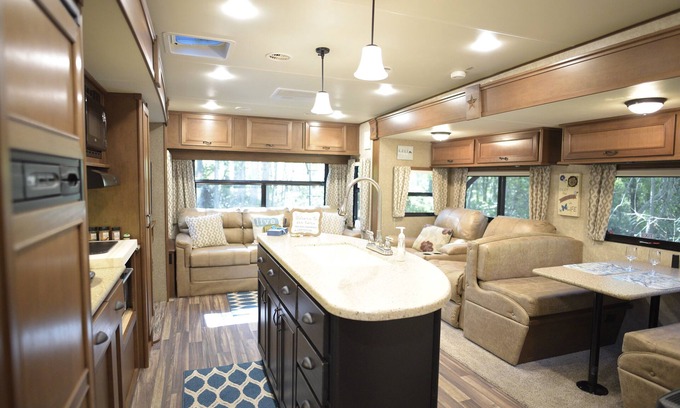 Durants Neck House | Inviting Treehouse Retreat with Fast Wi-Fi & Cozy Amenities