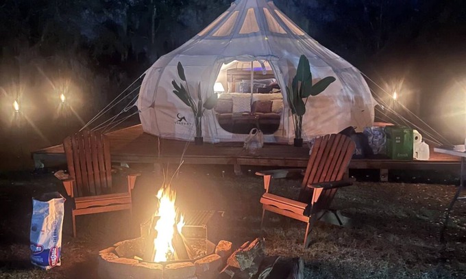 Plymouth RV Rental | Inviting Astatula Campground with Ocean View and Hot Tub