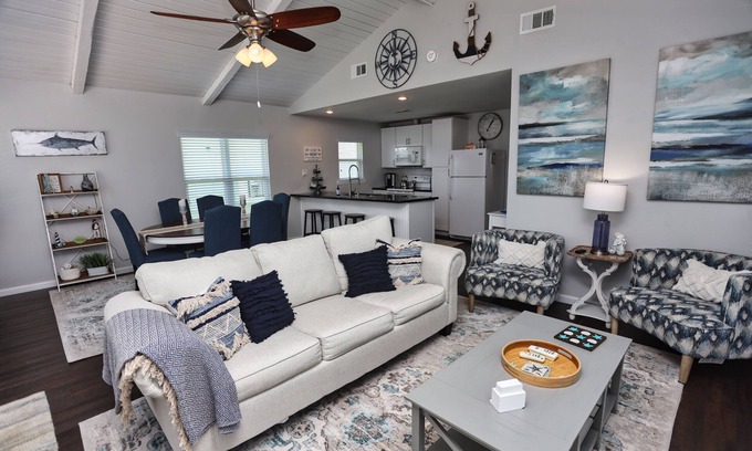 Galveston House | Cozy Canal home 2 minutes from the Beach and fishing in the backyard.