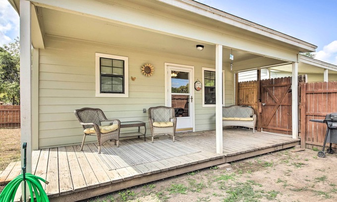 Canyon Lake Apartment | Inviting Canyon Lake Cottage: Steps from Guadalupe River!