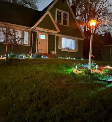 Westside Connection Villa | Perfect Cape Cod Getaway: Pet-Friendly & Family-Oriented