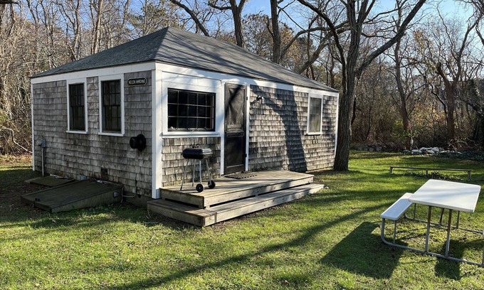 North Eastham Cottage | Inviting Cape Cottage with Beach Access & Pool Amenities
