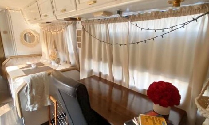 Astoria Heights House | Charming Caravan Retreat for Families in Astoria