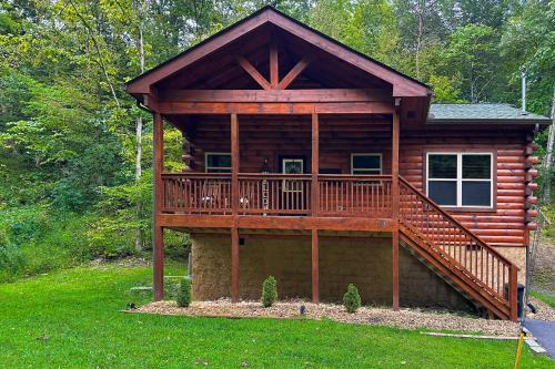 Sevierville House | Unwind at Cozy Cardinal: Family-Friendly with Hot Tub