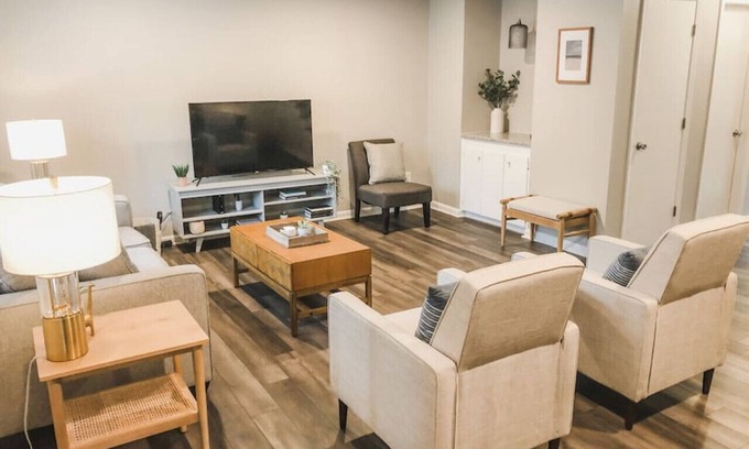 Cary House | Inviting Cary Townhome with Pool & Breakfast - 9.2/10 Rated