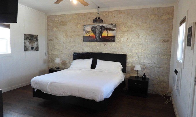 Bastrop House | Charming Casita with Bastrop State Park Views & Great Amenities