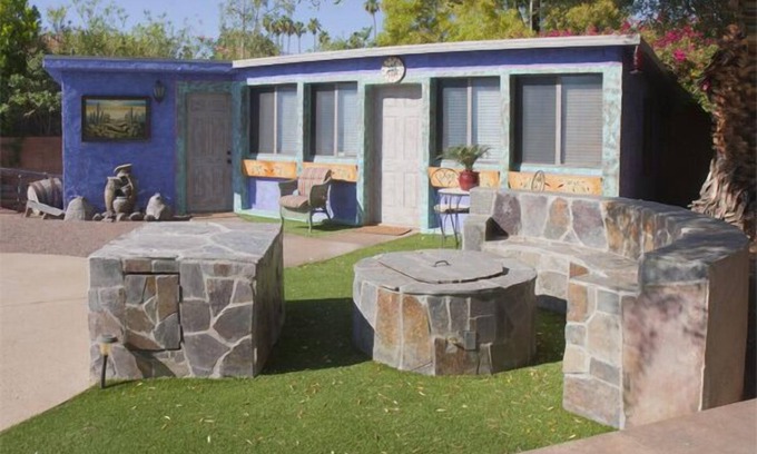 Palm Desert Cottage | Discover COZY CASITA: Exclusive Backyard Oasis with Pool
