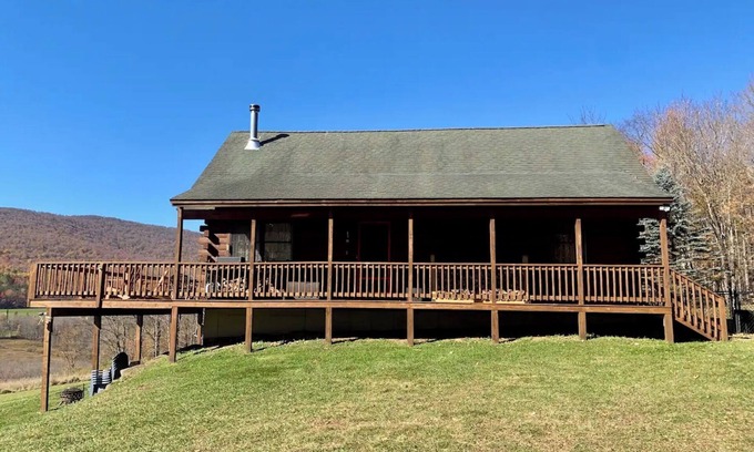 Roxbury Cabin | Roxbury Real Log Cabin: Pet-Friendly with Scenic Views