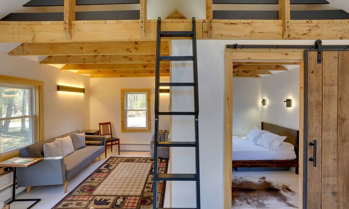 Swan Lake Cottage | Charming Catskills Tiny Home - Walk to Bethel Woods!