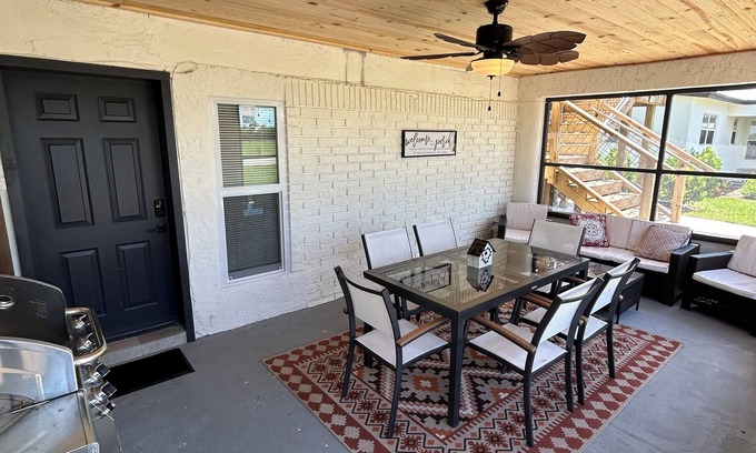 Taylor Creek House | Charming Cattle View Cottage: Pet Friendly & Family Ready