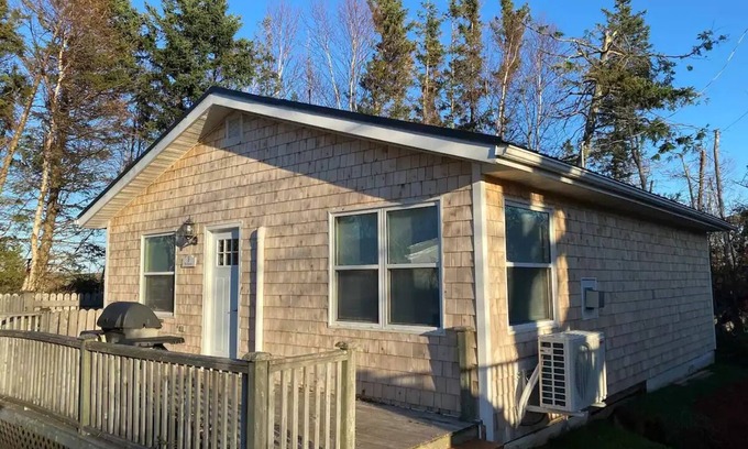 Cavendish Cottage | Inviting Cavendish Cottage with Private Hot Tub & Pool