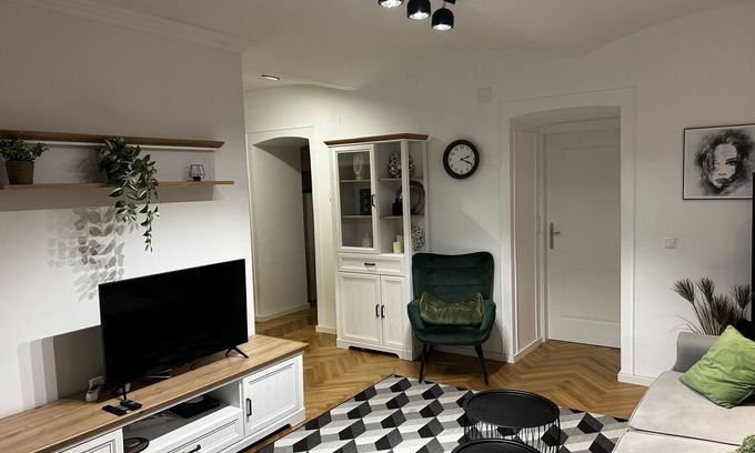 Rudolfsheim-Funfhaus Apartment | Cozy & Central Apartment near Stadthalle