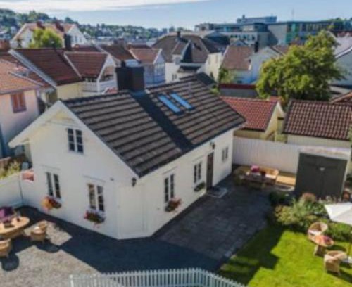 Sandefjord House | Inviting Central House: Family-Friendly with Top Ratings