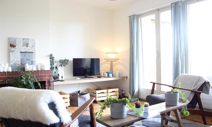 Lens Apartment | Charming Haven | Rainbow A - Guest Rated 10/10, Pet Friendly