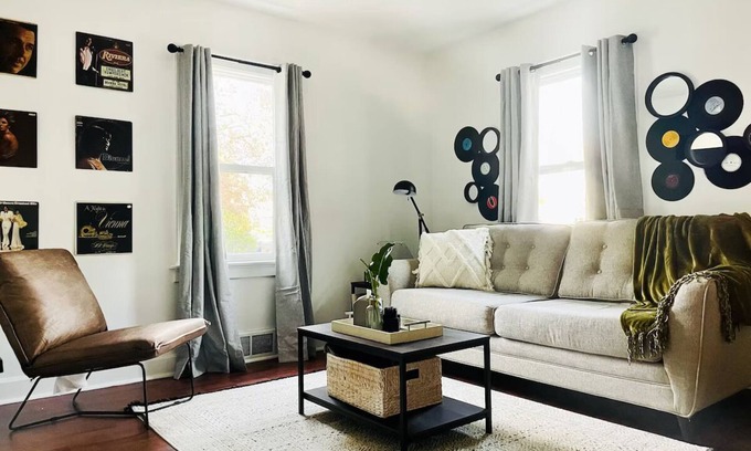 Evansville Apartment | Cozy Apartment with Spa and Breakfast in Prime Location