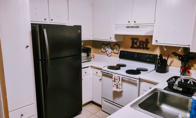 Fairfield House | Comfortable Fairfield Modern Townhome with Great Amenities