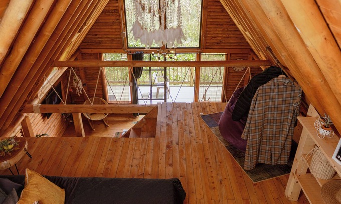 Guarne Ski Chalet | Cozy chalet among forests near Medellin-excelente wifi- SELENE