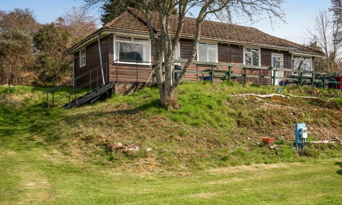 Contin Ski Chalet | Cozy Chalet in Strathpeffer Highlands river views