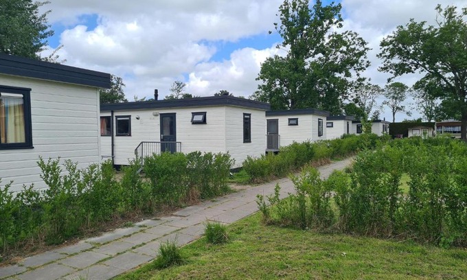 Hensbroek Ski Chalet | Charming Chalet Retreat with 3 Bedrooms Near Alkmaar