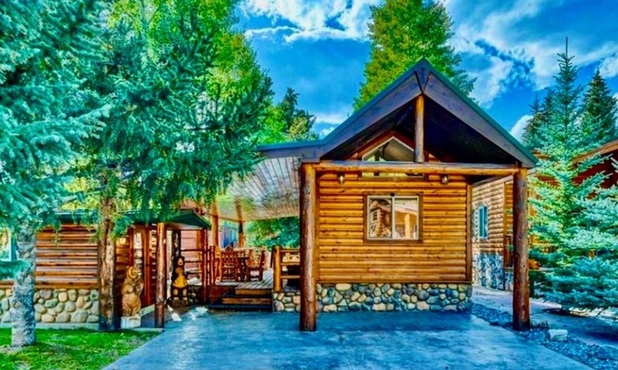 Breckenridge Ski Chalet | Cozy Chalet on Swan River minutes to Breckenridge