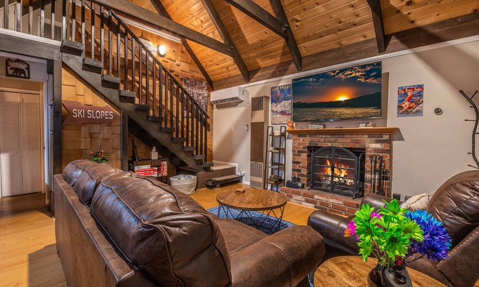 Big Bear Lake Cabin | Charming Dog-Friendly Chalet with Spa & Fire Pit Views