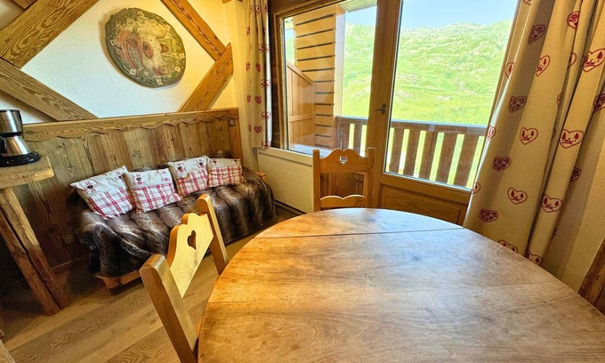 Reberty Apartment | Cozy Studio Les Menuires with Spa & Breakfast for 3