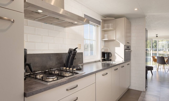 Hoge Hexel Ski Chalet | Relaxing Chalet with Spa and Air Conditioning in Twente